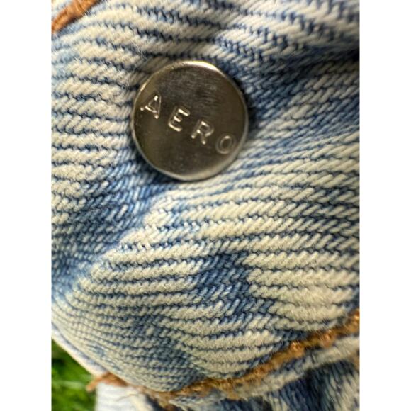 Aeropostale Womens Mom Jeans Light Wash Distressed High Rise Sz 2R Ripped Knees - Picture 5 of 12